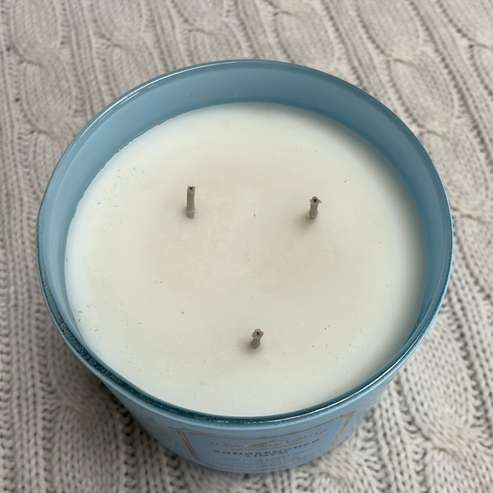 NWT Bath & Body works: sundrenched linen 3 wick candle linen/apple/soft musk - Picture 3 of 10